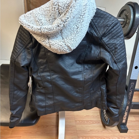 YMI Women's Black Jacket with Sherpa Lining - Picture 3 of 9